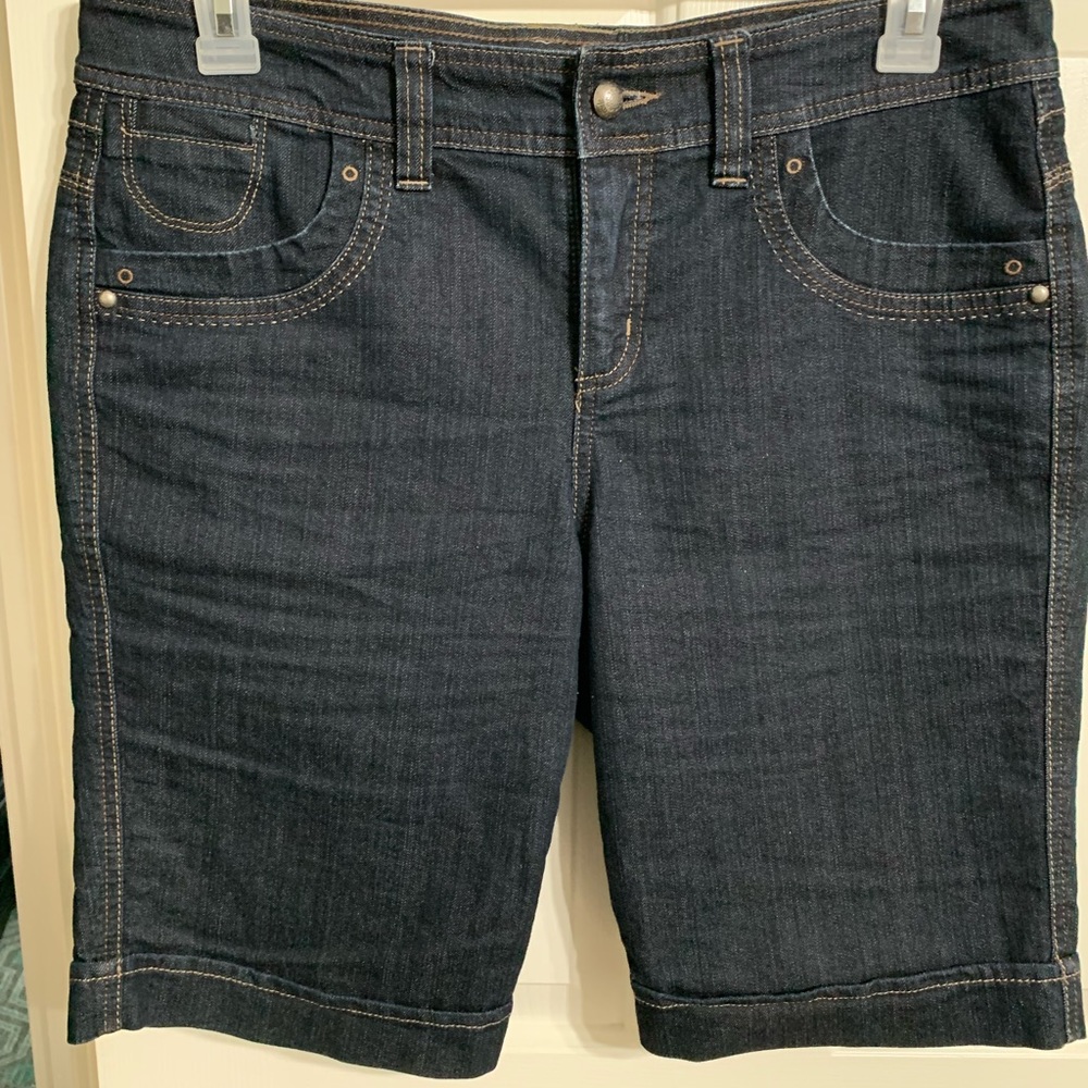 Like new Gloria Vanderbilt indigo shorts